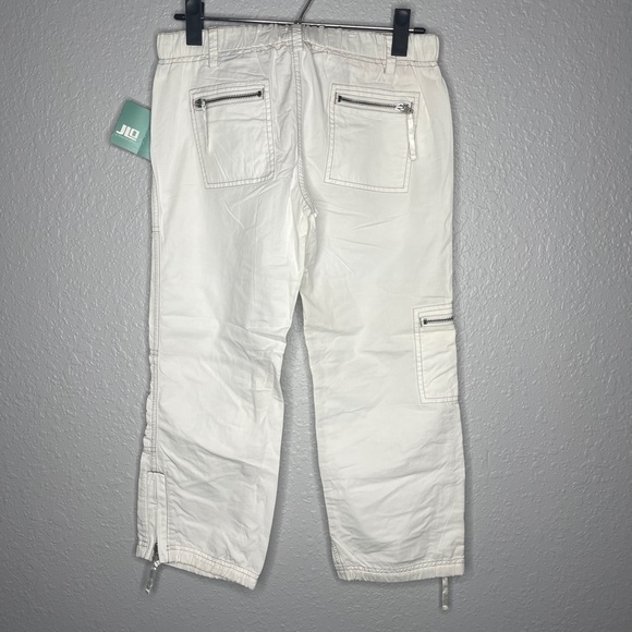 NWT JLO Dew cropped  white pant w/ zip detail ( juniors) - Picture 3 of 6